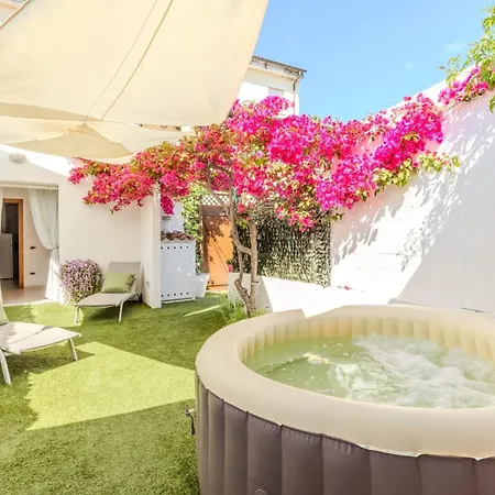 Maria House Con Giardino Privato 올비아