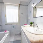 Maria House, Jacuzzi E Patio Daire *