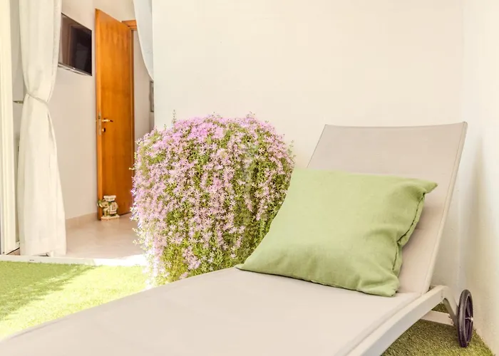 Lägenhet Maria House Con Giardino Privato Olbia