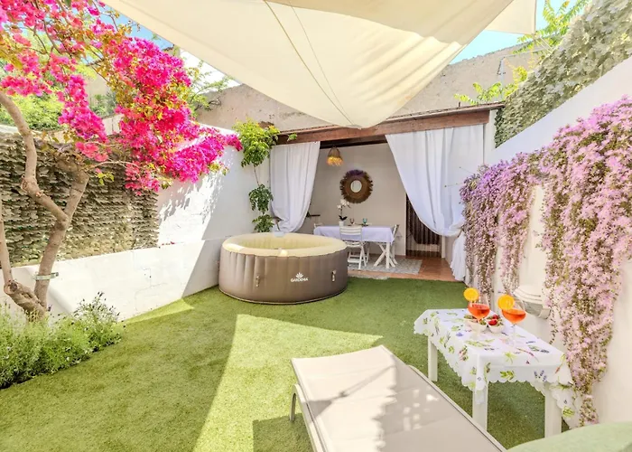 Lägenhet Maria House Con Giardino Privato Olbia